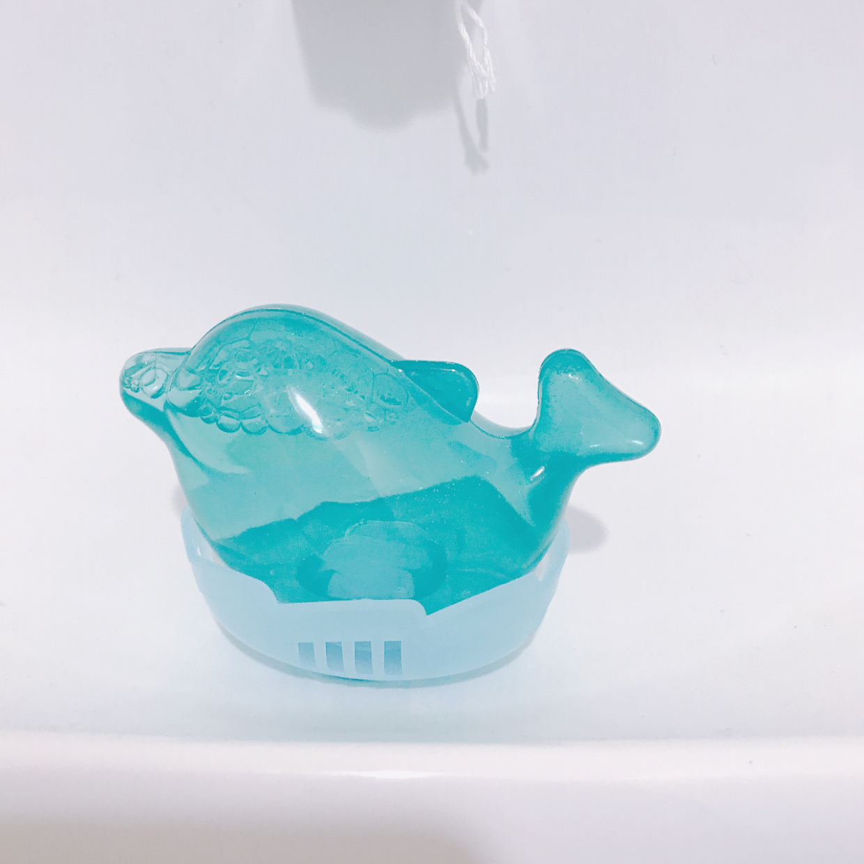 【セリア】イルカとクジラ型のトイレ洗浄剤が100均とは思えないクオリティ！ 