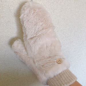 【3COINS】ふわふわで可愛い「ファー2way手袋」がなんと500円！？