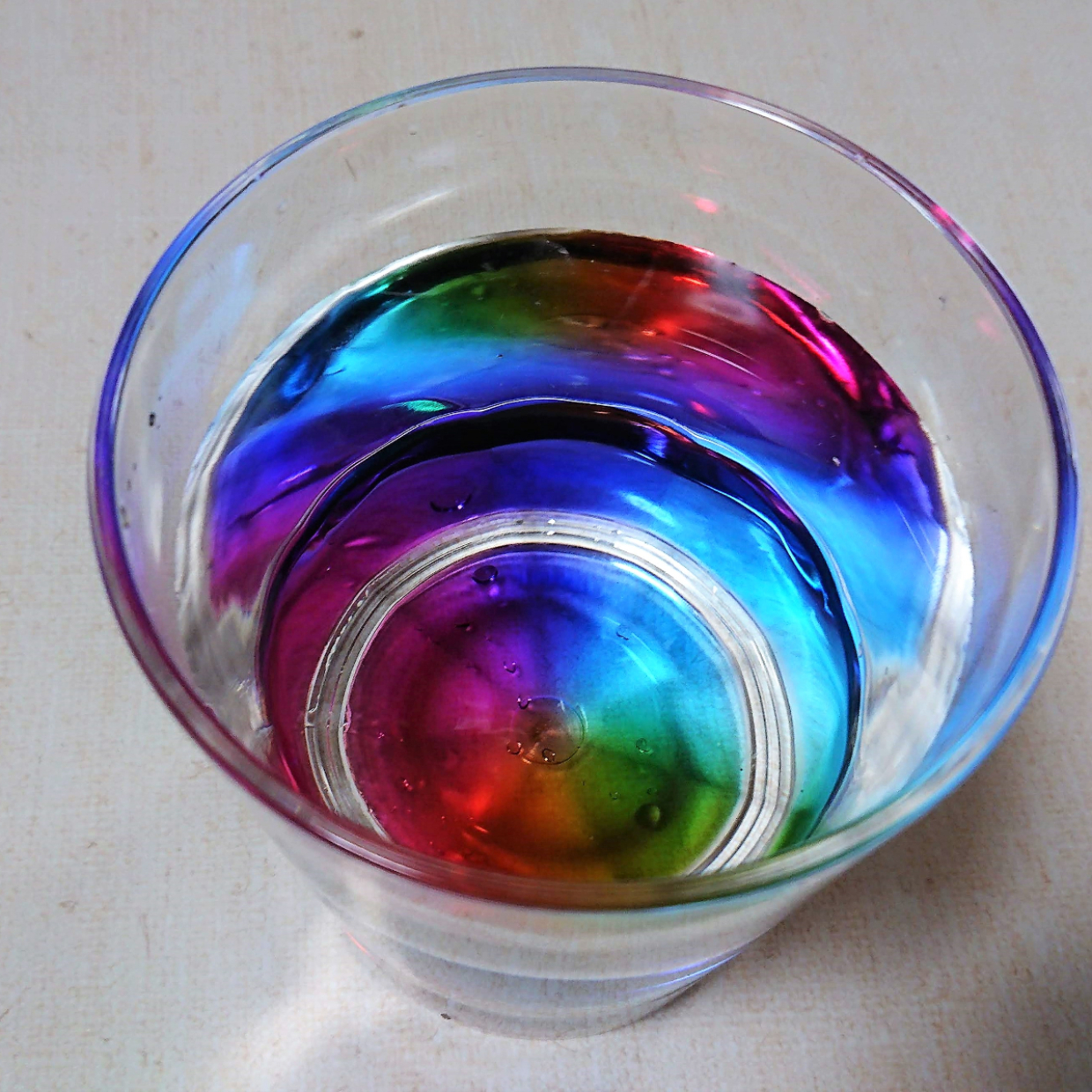  【ニトリ】の「レインボータンブラー」が素敵すぎ♥水を入れると虹色に見えるんです！ 