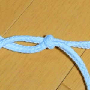 【裏ワザ】固く結んだ紐の結び目を超簡単にほどく方法！