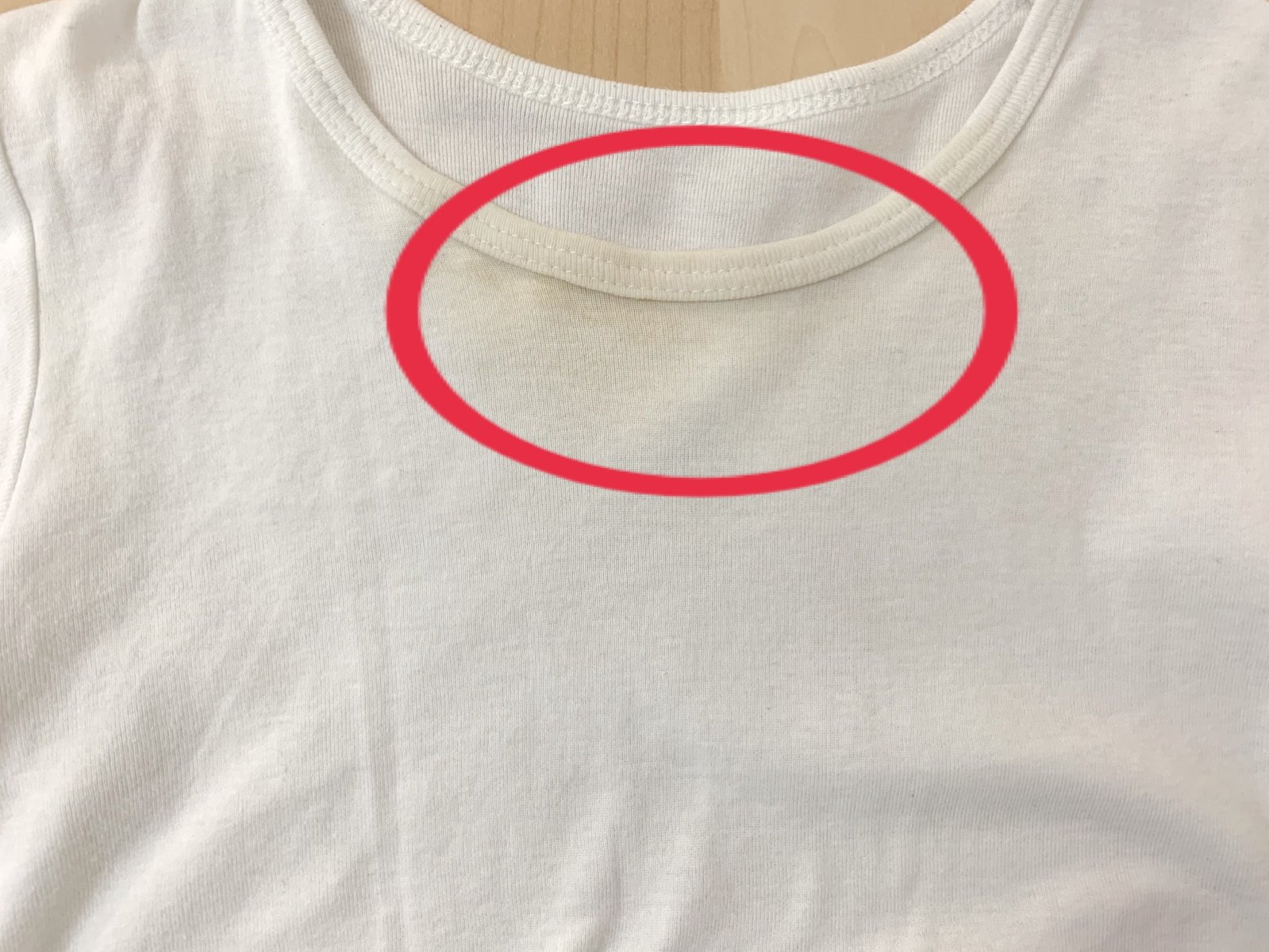 白い T シャツ の 黄ばみ を 取る 方法