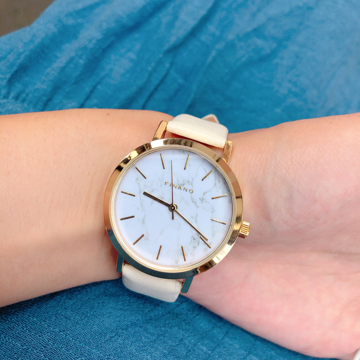  【ダイソー】高見えする大理石柄の腕時計がまさかの500円！？ 