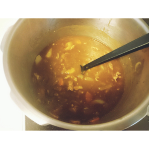 【料理の裏ワザ】鍋についたカレー汚れがビックリするほどきれいに落とせる！使うのはナント「粉寒天」！