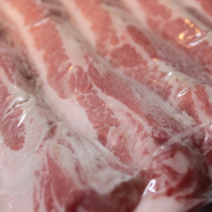 【料理の裏ワザ】冷凍肉をレンチンよりおいしく解凍する方法が斬新すぎる！【動画付き】