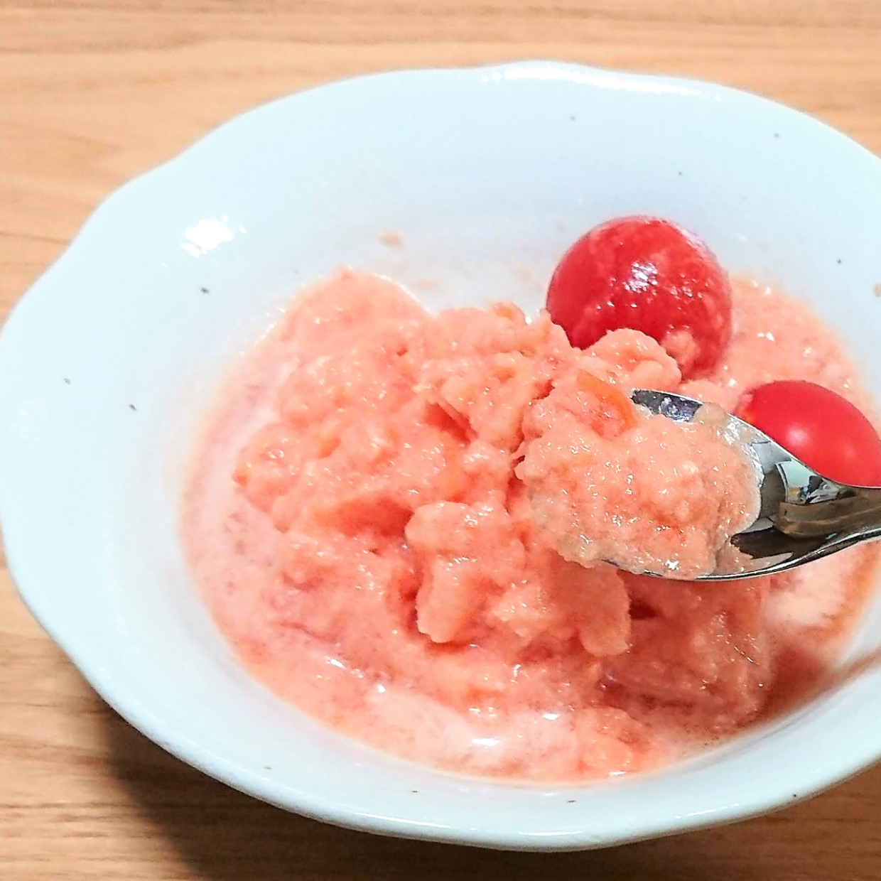  冷凍トマトをすりおろす！？【めざましテレビ】で紹介されたトマトのシャーベットを作ってみたところ… 