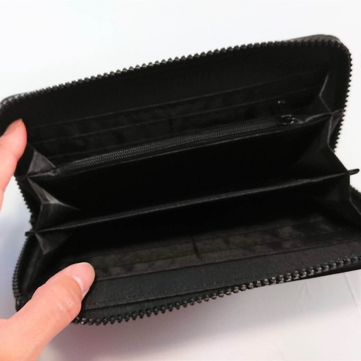  【ダイソー】の長財布は意外と侮れない！？300円とは思えない見た目＆機能性でコスパ良すぎ！ 