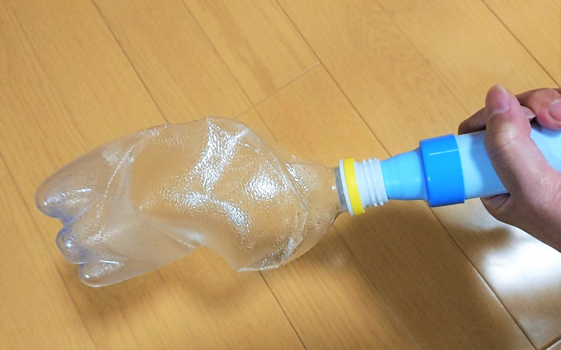 ダイソー ペットボトルをらくらく圧縮できるという謎のグッズを試してみた結果
