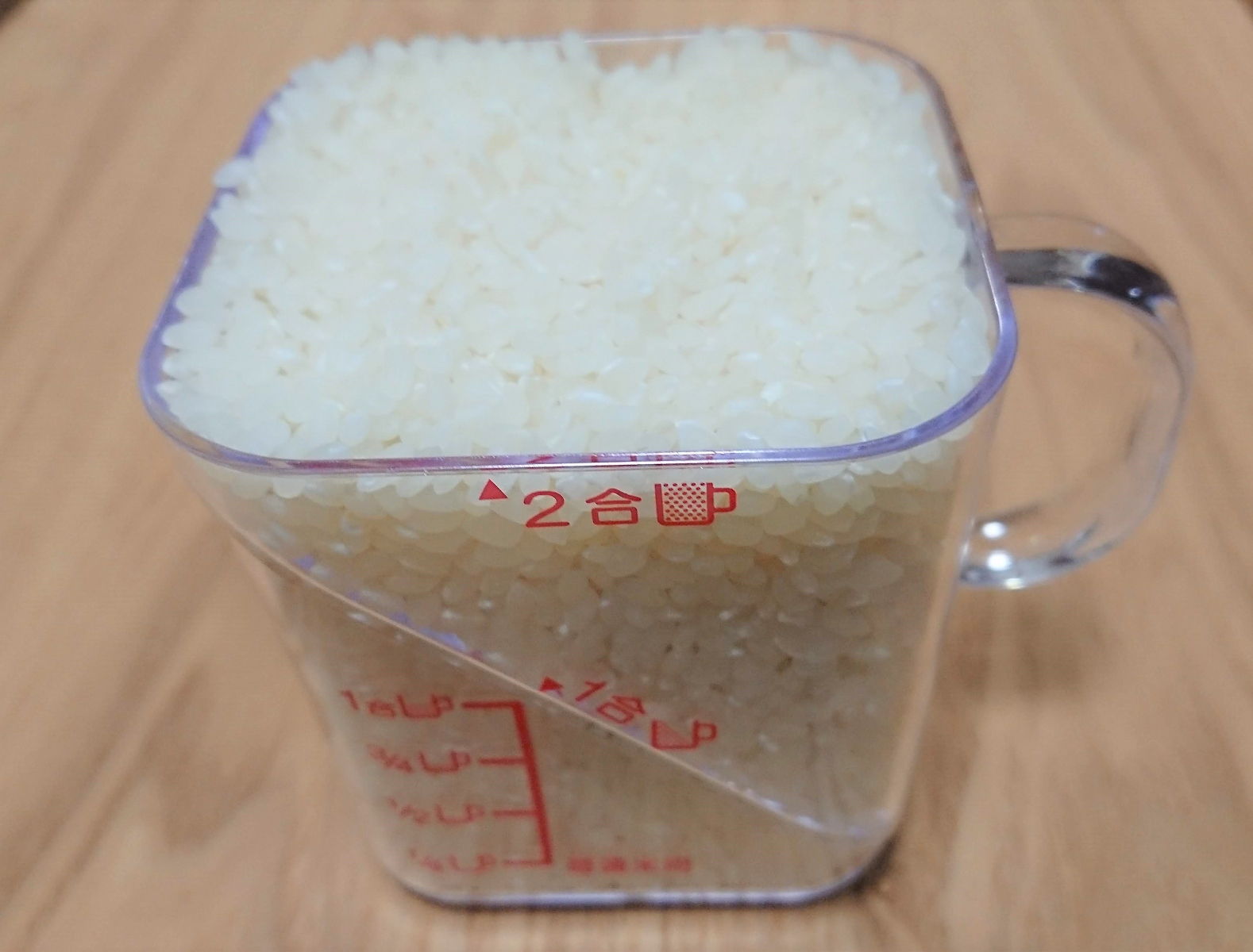 ダイソー 今何合入れたっけ が解消する お米の計量カップ を発見 2合が一度に量れる