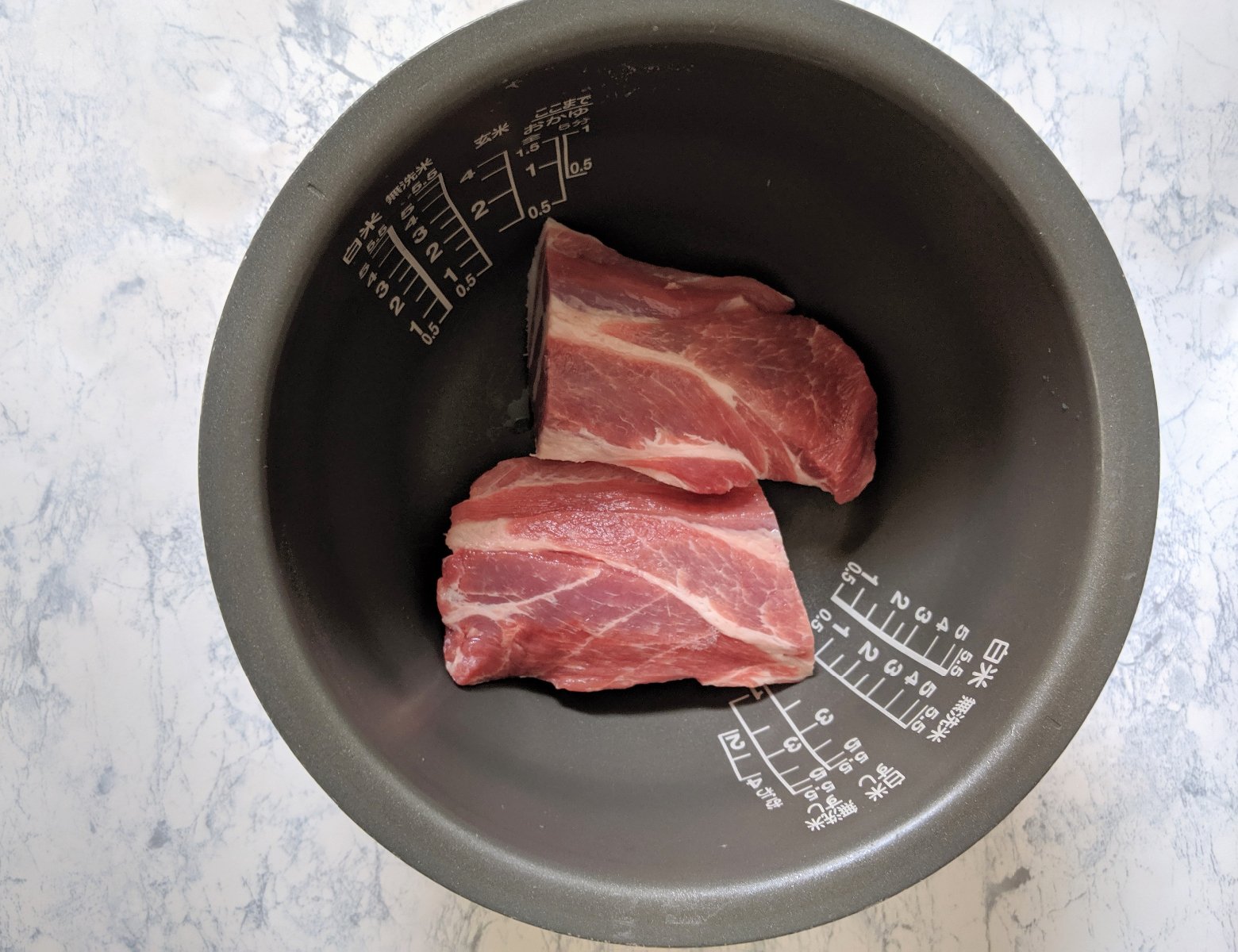 炊飯器で作るチャーシューが簡単なのにウマすぎる 味付けは即席ラーメンの液体ソースのみ 試してみた