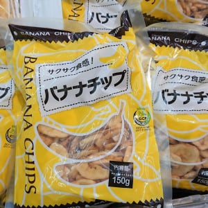【業務スーパー】95円の「バナナチップ」がお得すぎる！噛めば噛むほど味がでるスルメ系おやつ！？