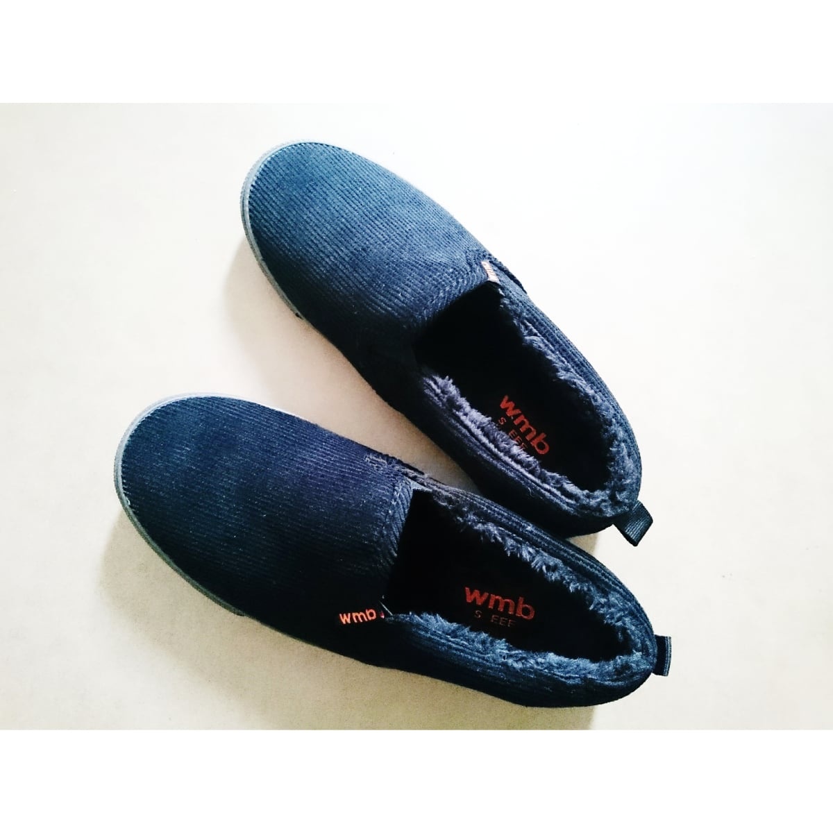 ワークマン 1500円の コーデュロイ裏ボアスリッポン が優秀すぎる 暖かくて履き心地バツグン