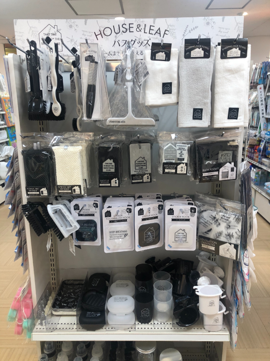 キャンドゥ はモノトーンカラーのバスグッズが充実 大掃除で使える掃除用アイテムもある