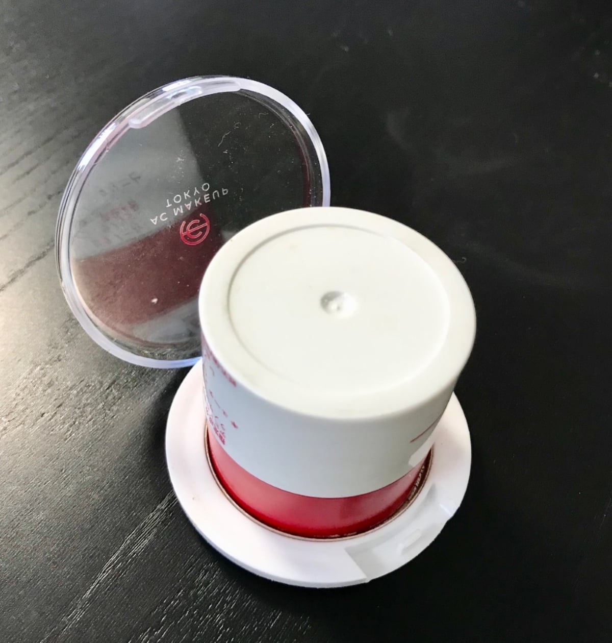 割れたパウダーファンデが簡単に復活できる裏ワザ 家にあるアレを使うだけ えっ さらに粉々に 3ページ目