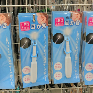 【ワッツ】「LEDライト付耳かき」がまさかの100円！子どもの耳かきも安心！