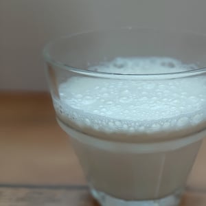 【牛乳消費レシピ】リュウジさん発！「飲むレアチーズケーキ」レシピは牛乳をグイグイ飲める