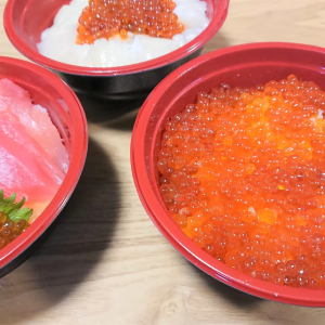 【はま寿司】テイクアウトメニューに「贅沢ねたの特上丼ぶり」が登場！ねたが豪華で満足度が高い！