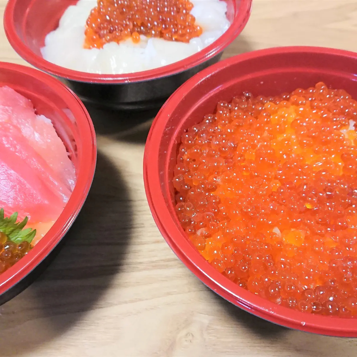  【はま寿司】テイクアウトメニューに「贅沢ねたの特上丼ぶり」が登場！ねたが豪華で満足度が高い！ 