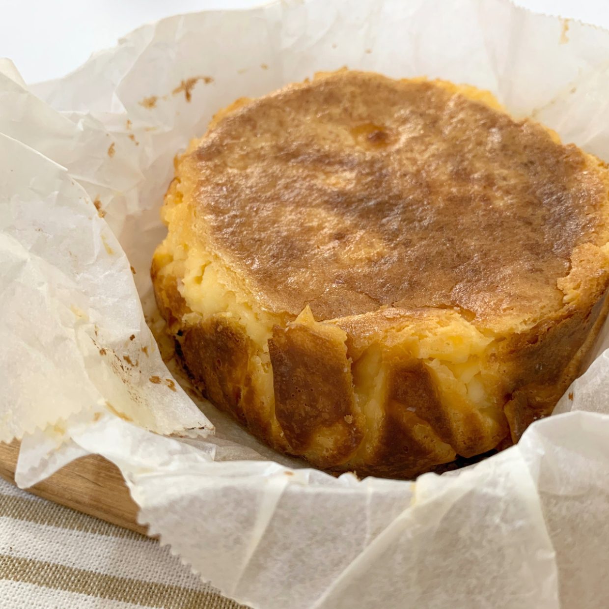  バニラアイスを使うと簡単に「バスクチーズケーキ」が作れる！？材料3つのレシピがSNSで話題 