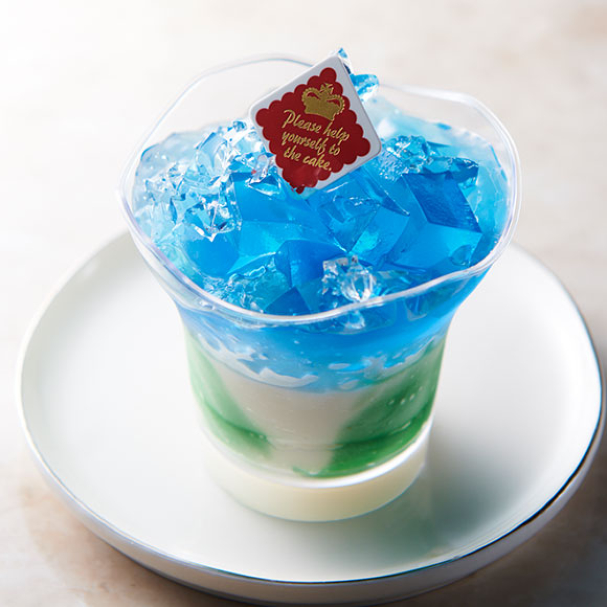  【シャトレーゼ】「バタフライピーのカップデザート」は食べる前も色の変化で楽しめる新感覚スイーツ 