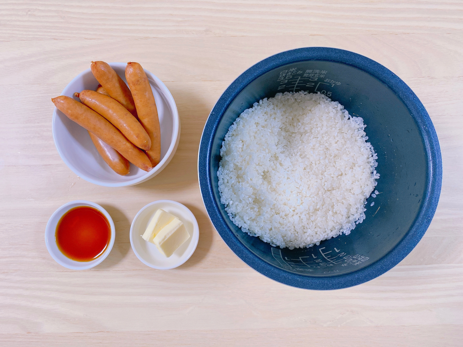 インパクトがすごい ソーセージバターご飯 はそのまま食べても アレンジしても美味