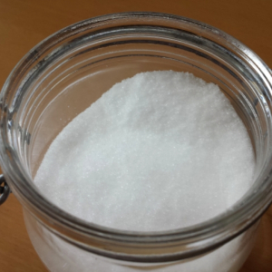 「塩」が湿気でかたまる……。サラサラな塩が維持できる「お米を使った乾燥剤」の作り方