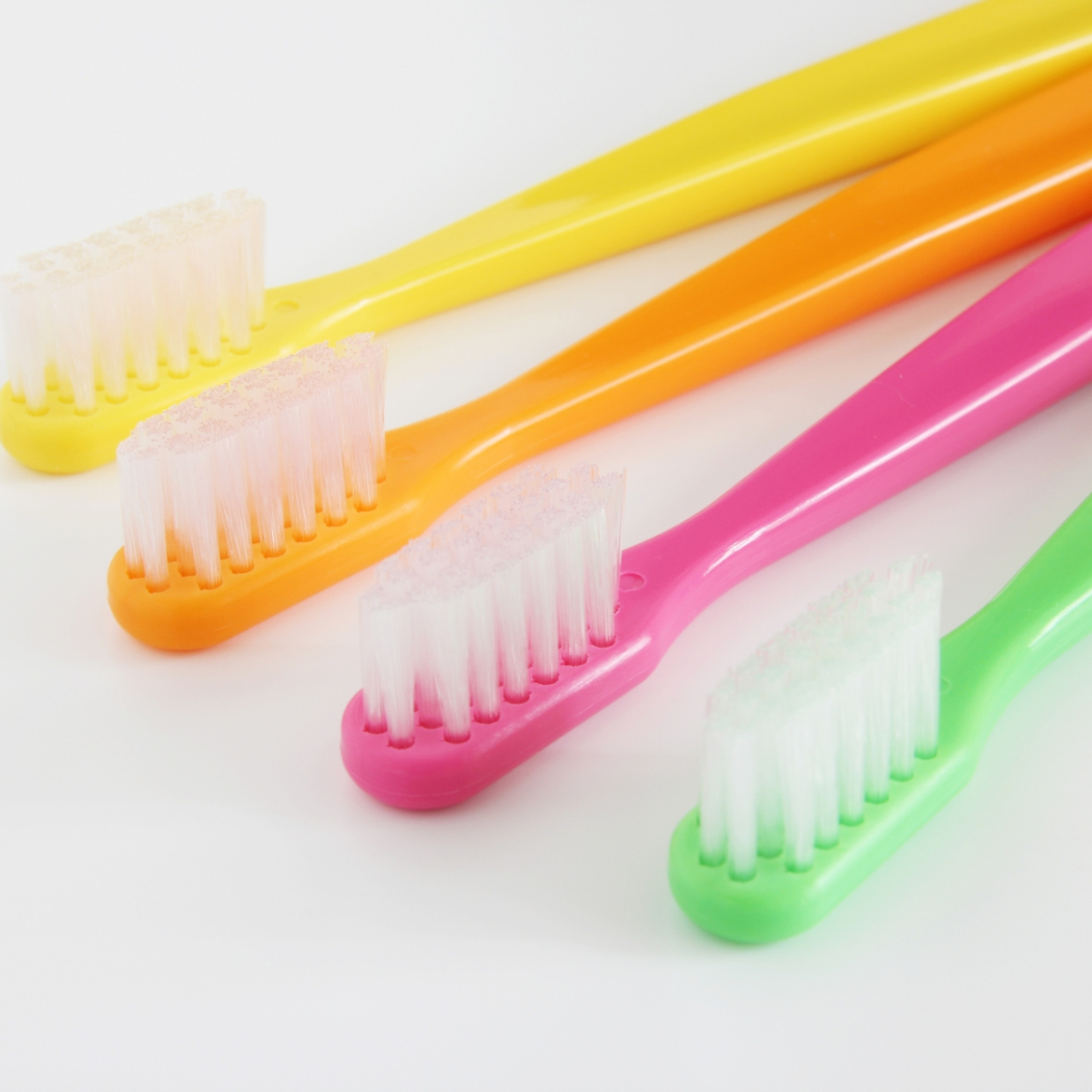  歯ブラシにはトイレの80倍の細菌が！歯医者も勧める見落としがちな「歯ブラシ除菌」 
