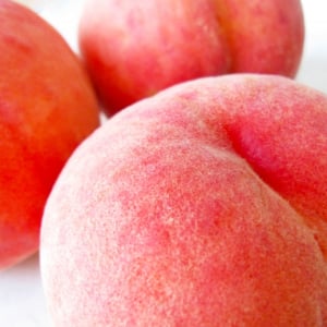夏が旬の「桃」を楽しめるスイーツ＆ドリンク3選｜ジューシーな果汁と甘い香りにうっとり