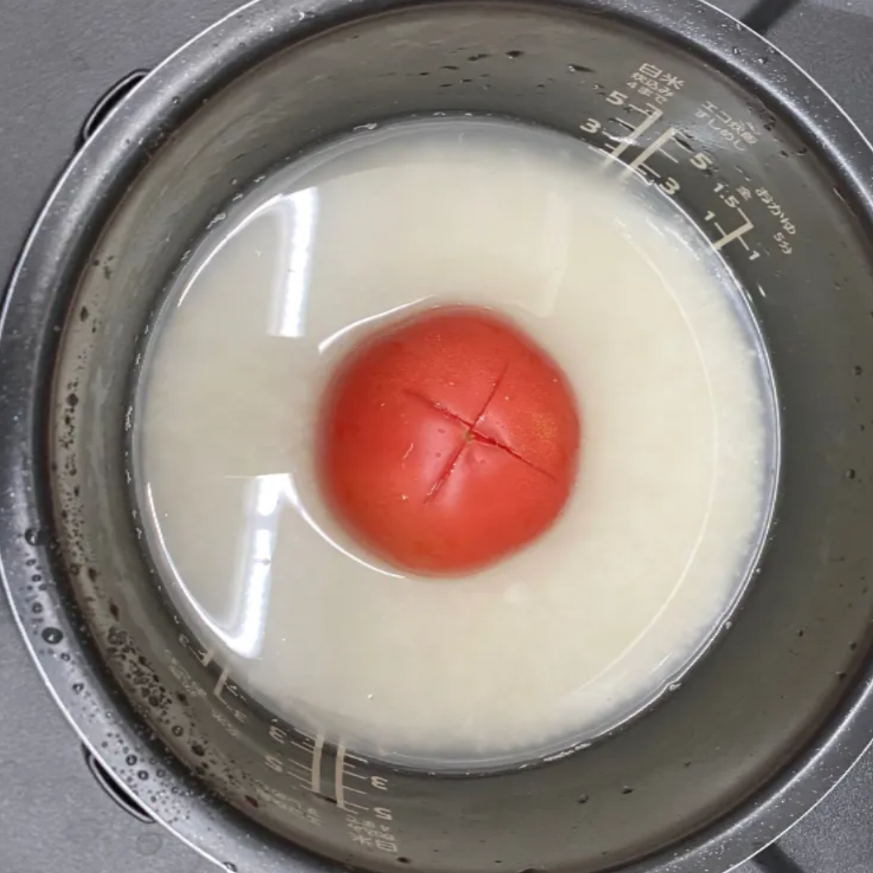  “丸ごとトマトの炊き込みご飯”レシピ 