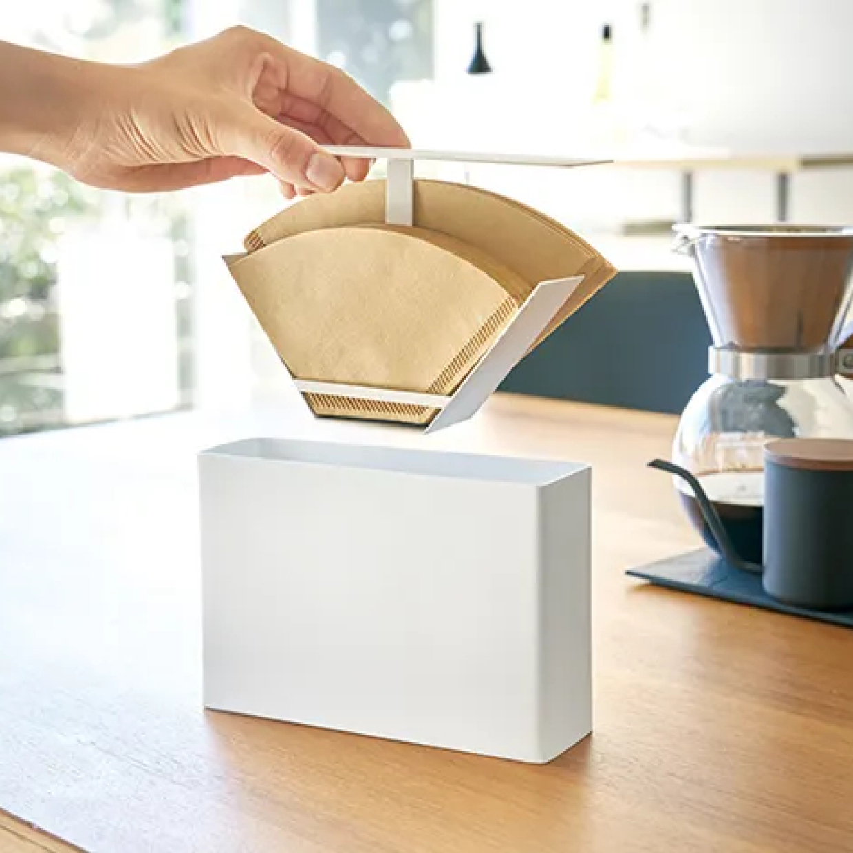  コーヒーフィルターホルダーは「衛生的でさっと取り出せて、おしゃれなもの」がいい！賢く収納できるケース3選 