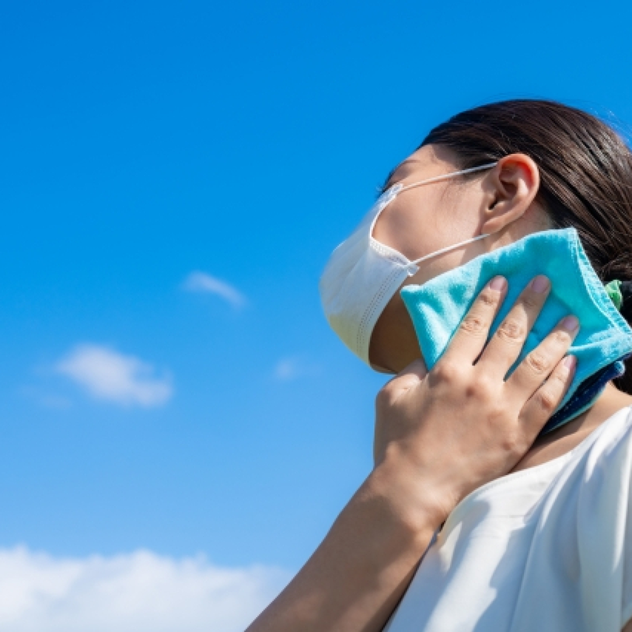  冷感・防臭など機能性バツグン！夏仕様の快適おすすめマスク3選 