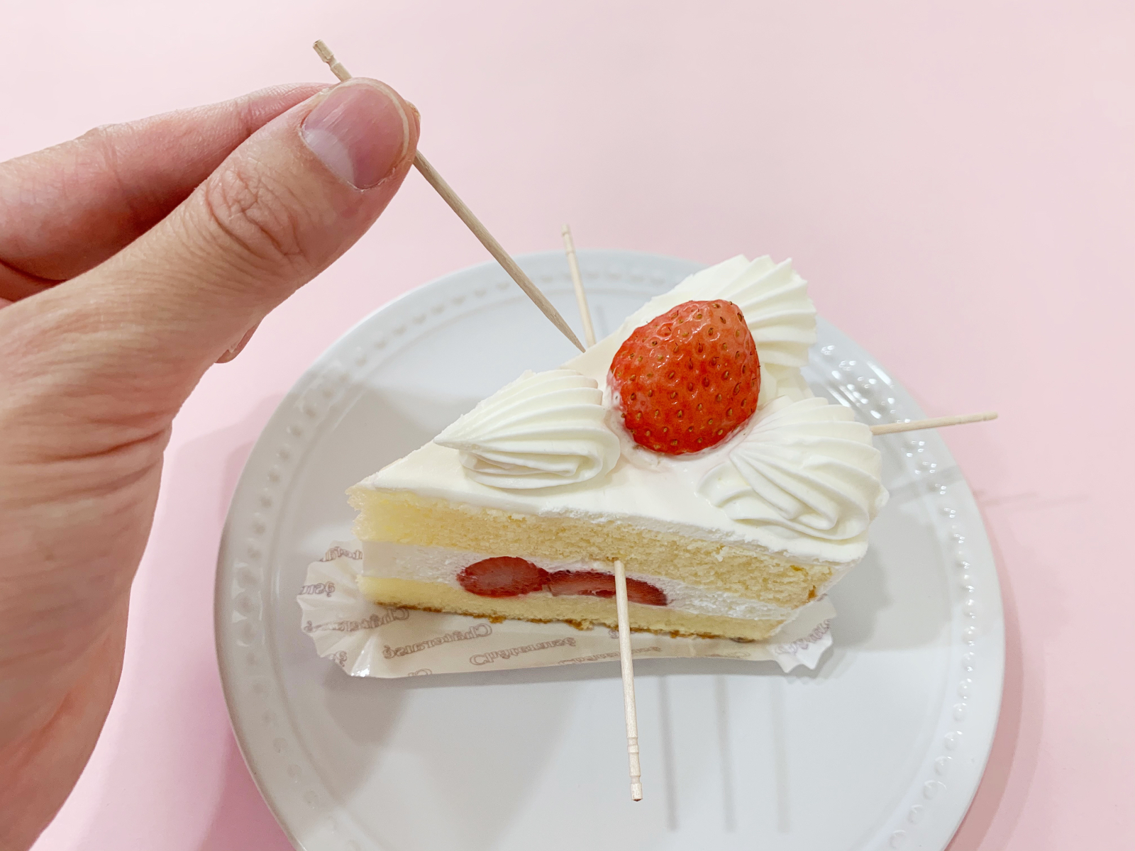 知っておきたい裏技 ケーキのクリームがラップにつかない冷蔵保存の仕方