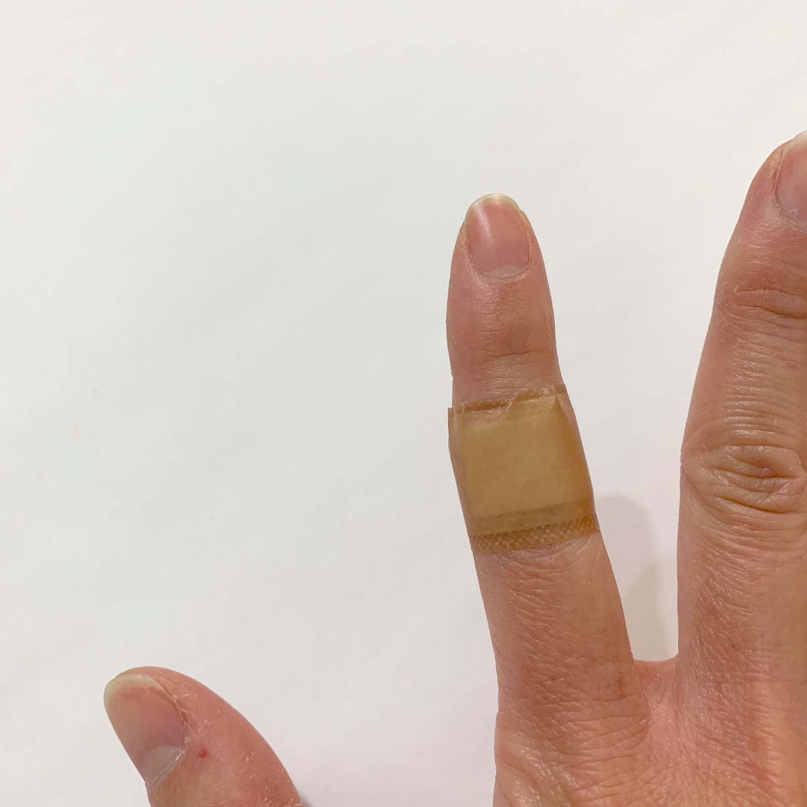 徹底比較 除菌や消毒で手荒れが悪化 水仕事に強い 防水絆創膏 は