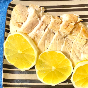 鶏むね肉のヘルシーレシピ！電子レンジで簡単に作れる「鶏むね肉のレモン蒸し」はダイエットにも◎