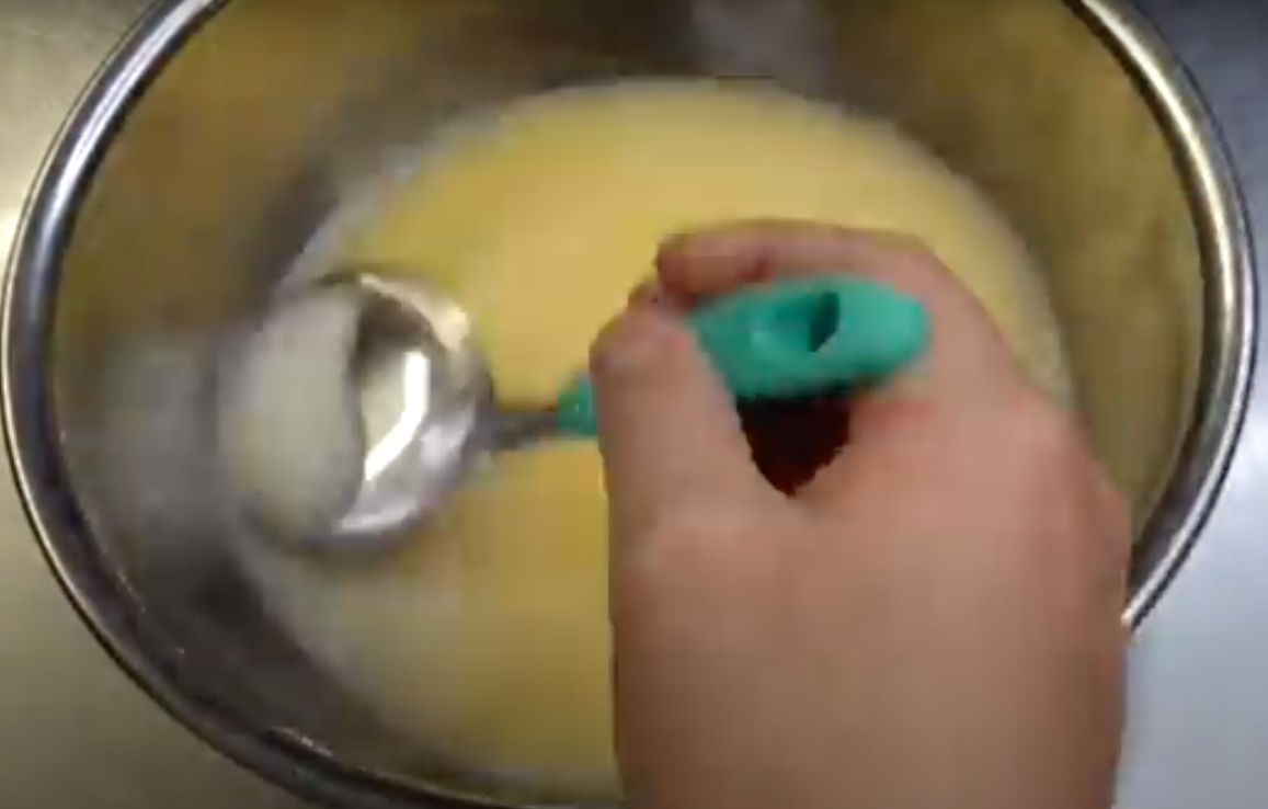 卵の泡を取り除く