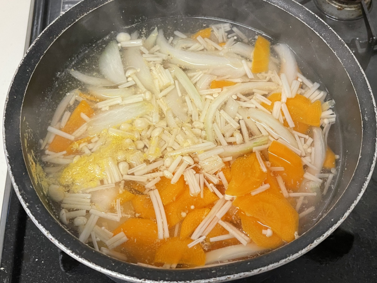 秋鮭の味噌バタースープ