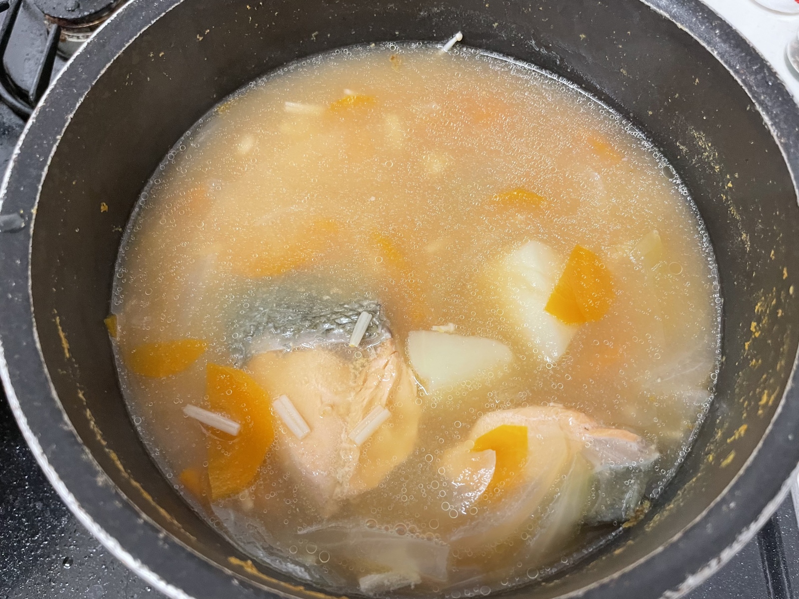 秋鮭の味噌バタースープ