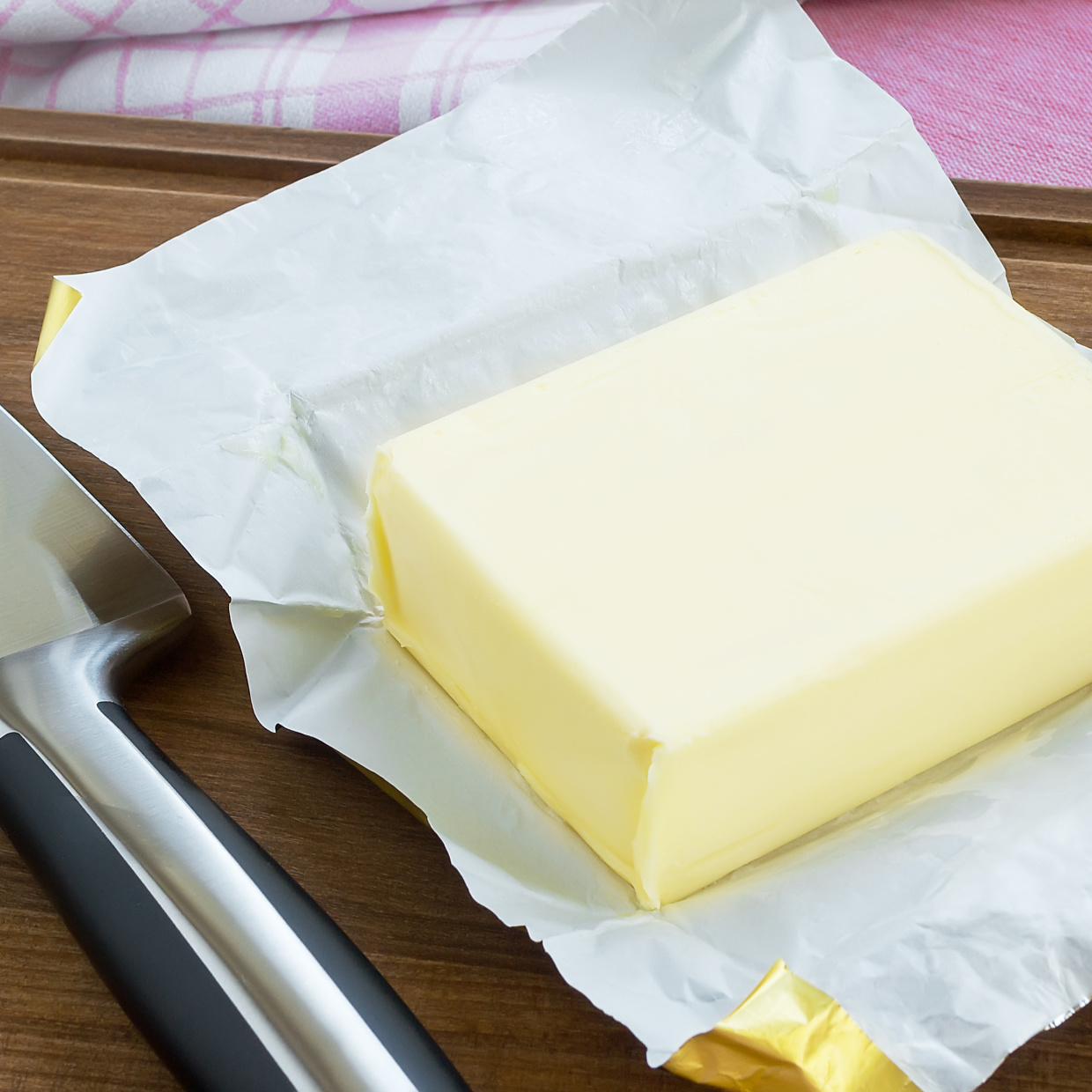  「バター」包丁に付かずにスパッと切る裏ワザ 