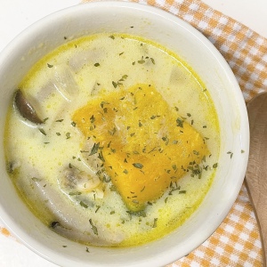 【調理時間10分】冷凍あさりで作る簡単「具沢山かぼちゃ豆乳チャウダー」はうまみがつまったあったかスープ