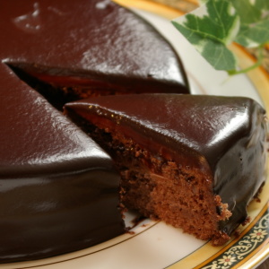 チョコレートケーキにウスターソースを入れると「まさかの高級ショコラティエのガトーショコラ！？」見逃し厳禁！絶品レシピ