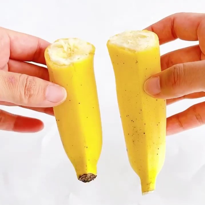  包丁を使わず素手で「バナナ」を真っ二つにする方法 