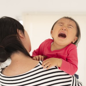 泣き止まない赤ちゃんのママは自分を責めないでほしい。私が子育てで心がラクになった理由