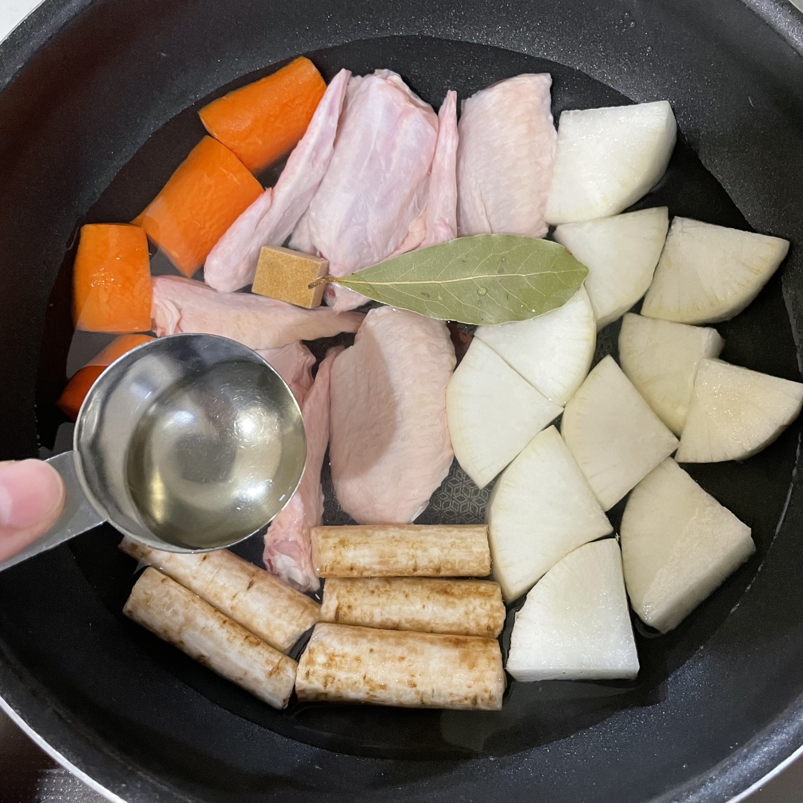 「穀物酢と手羽先の根菜ポトフ」作り方4