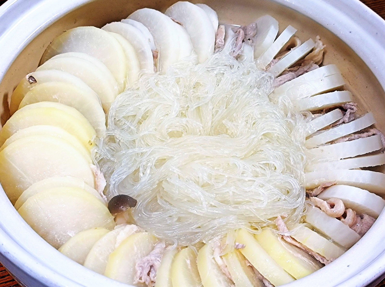 「大根」1本丸ごとつかった“豚バラと大根のミルフィーユ鍋”レシピ
