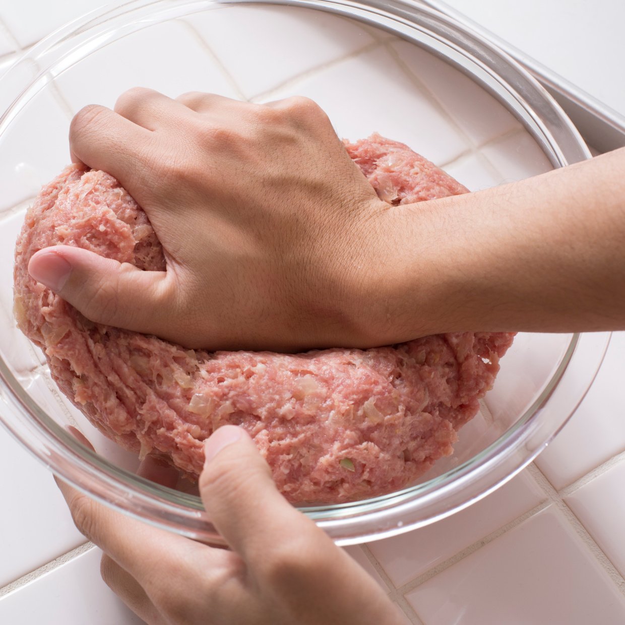  ひき肉をこねたベトベトの手が最短でキレイになる方法 