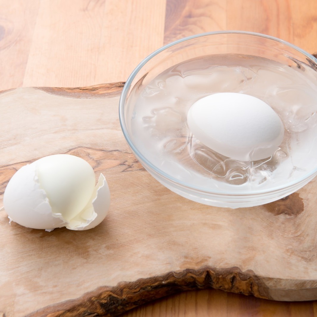  ゆで卵の殻がうまくむけずボロボロ…。面白いほどツルンとキレイにむける「ゆでる前の工夫」 