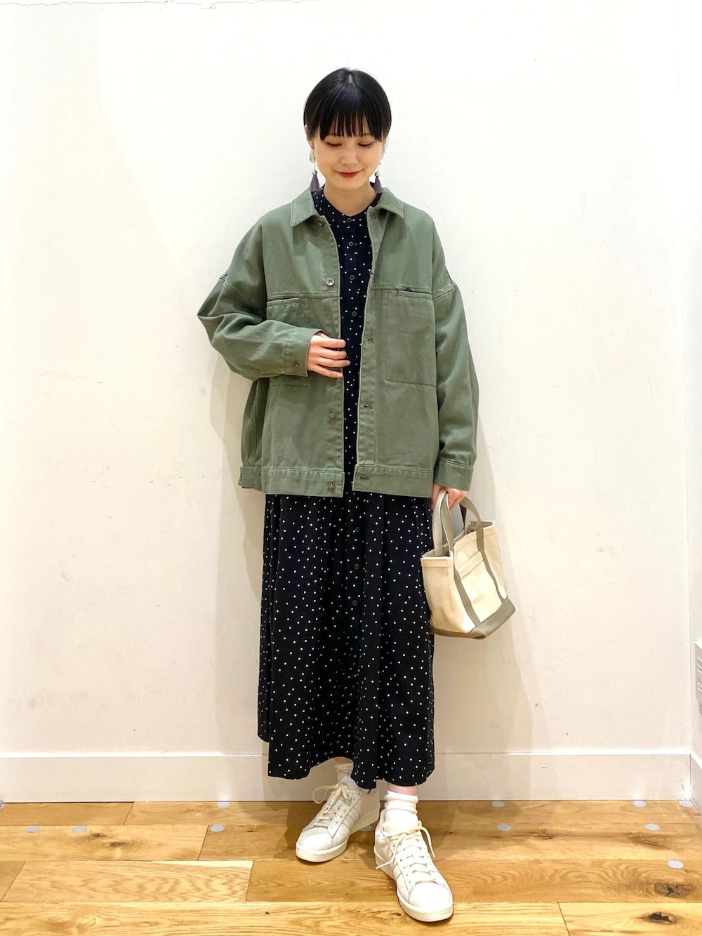 カジュアルになりすぎない 大人きれいめ 白スニーカー お手本コーデ3選