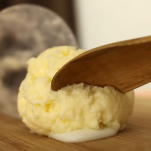 ペットボトルで「手作りバター」を5分でつくる方法。バターを買い忘れたら作ってみて！
