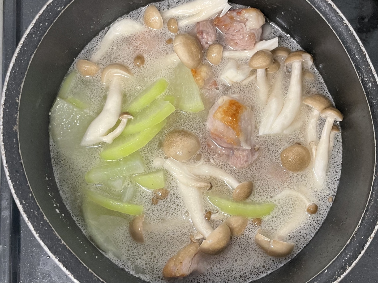 鶏肉と大根のうま塩スープ