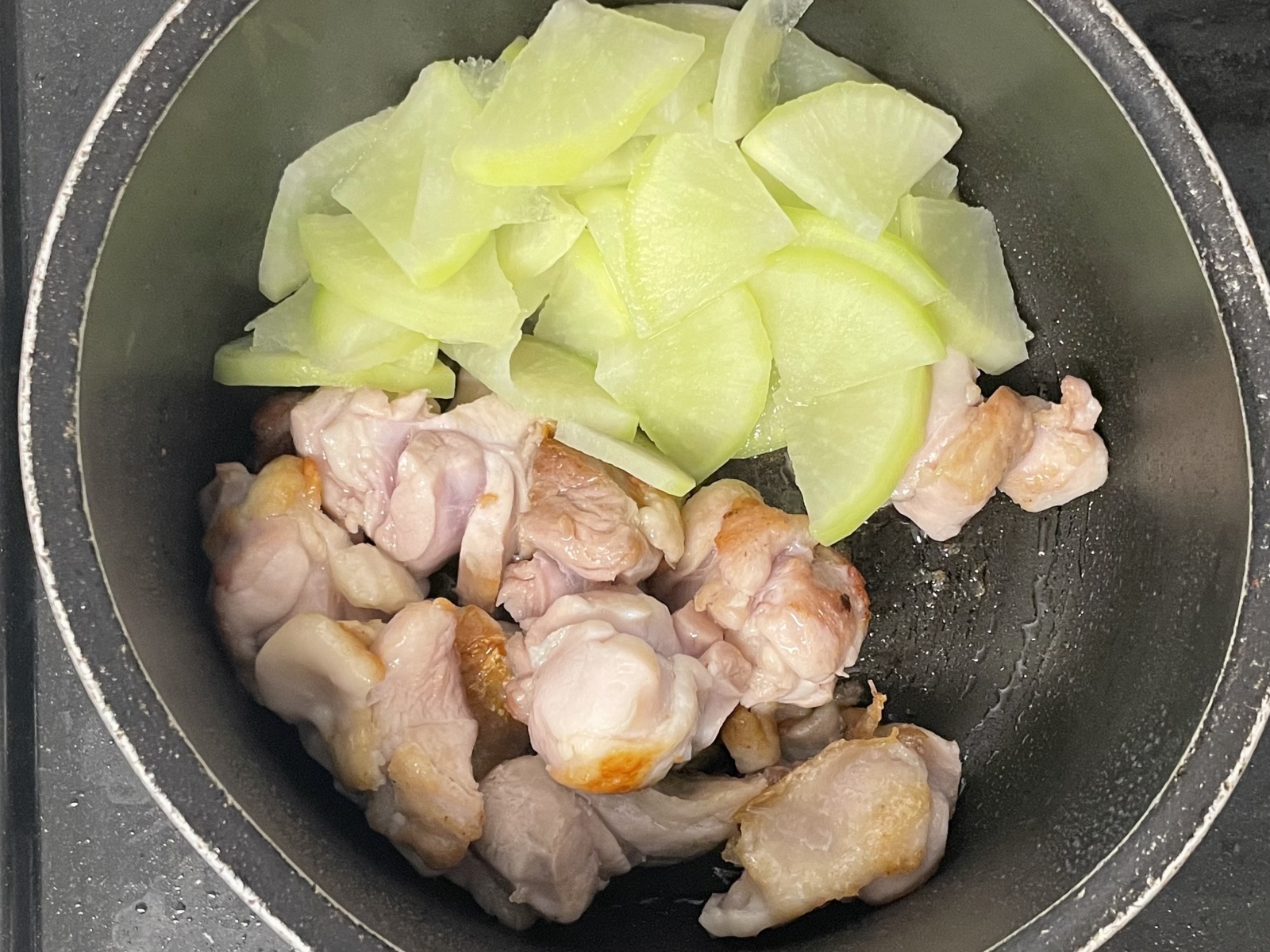 鶏肉と大根のうま塩スープ