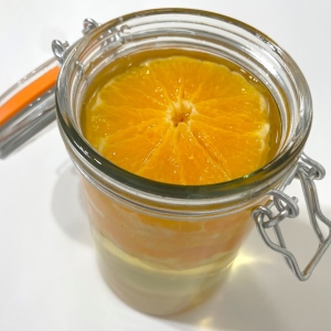 余った「オレンジ」とお酢と氷砂糖をビンに入れて放置するだけ。知って得する"オレンジビネガー”レシピ